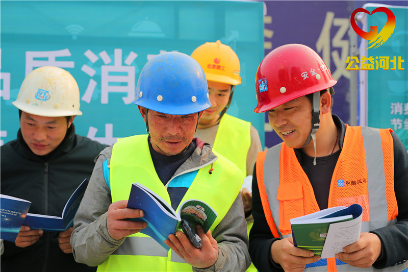 3.15法律专家到中建三局建筑工地为农民工普法！